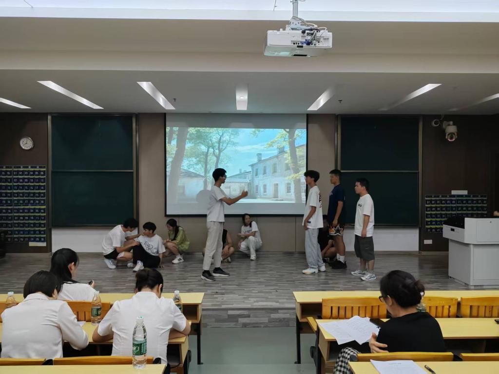 新华网 ： 教育引导青年学生“坚定马克思主义信仰”